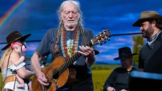 Willie Nelson & Family - Roll Me Up and Smoke Me When I Die (Live at Farm Aid 2019)