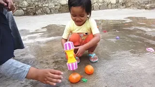 AFSHEENA SINGING FINGER FAMILY SONG Learn Color With a Cute Balloon & Exploding