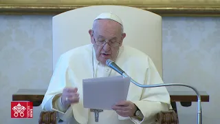 Il Papa: la preghiera fa la Chiesa, non siamo imprenditori della fede