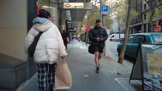 Walk around the city of Melbourne in autumn