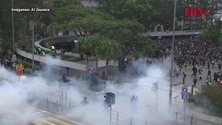 Policía enfrenta a manifestantes en Hong Kong