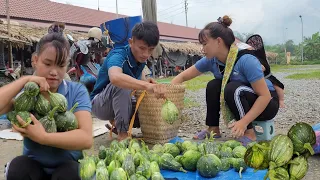 Baby Nguyet had to work hard with her parents to make a living when she was young