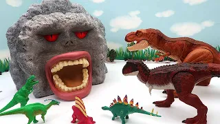 Dinosaur Skeleton VS Monster Cave! Dinosaur Movie 공룡 무서운 동굴 탈출