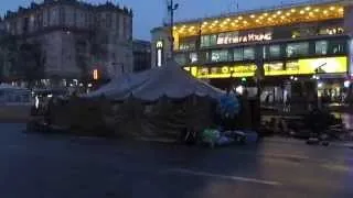 УКРАИНА, Киев:  Крещатик и КМДА Вечером 18.03.2014