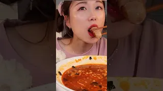 Ramen 🍜 mukbang credit:@AmiAmi-uo5do ❤️ #ramen #noodles #soup #sausage #kimchi #mukbang #asmr