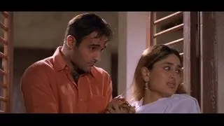 Funny scene where Akshaye Khanna sneaks in Kareena Kapoor's house(Hulchul)