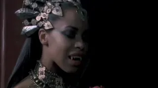 Queen of the damned (2002) Akasha at the vampire club