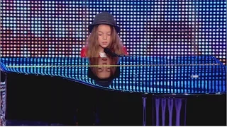 Erza, 8 years old, sings 'Papaoutai' by Stromae - France's Got Talent 2014 audition - Week 2