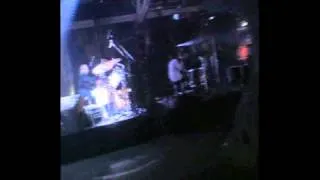 Kurt Cobain plays drums (MTV Live and Loud rehearsal)