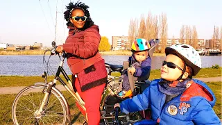 Shopping by bike with kids in the Netherlands | BettysSafari