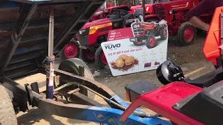 Mahindra JIVO 225 DI on Pressure Troli | Mahindra JIVO 225, Hydraulic Tractor Trolley