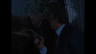 "Everybody in this country has a gun" scene from My Fellow Americans (1996)