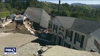 Landslide threatens neighborhood in Orinda, one home already taken downhill