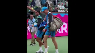 Jannik Sinner and Carlos Alcaraz leaving the court togheter after rain suspension