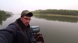 Поехал на лодке с Мikatsu 9,8 в туман. Рыбалка с лодки.  Вот как надо ловить окуней.