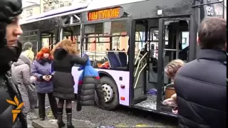 At least eight killed in Donetsk bus stop shelling 22 01 2015  Обстрел остановки в Донецке