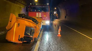 Оторвало кабину: бетономешалка снесла несколько легковушек в Лефортовском тоннеле в Москве