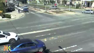 25 04 2015 В Краснодаре внедорожник после удара с легковушкой сбил женщину на пешеходном переходе