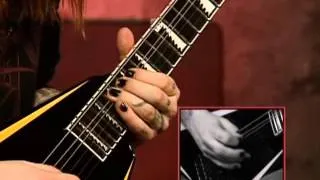 Alexi Laiho Shows his favorites sweep picking arpeggios