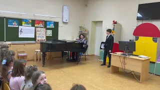 Алексей Розов (12 лет) выступление (экспромпт) перед младшей группой Центра "Радость"