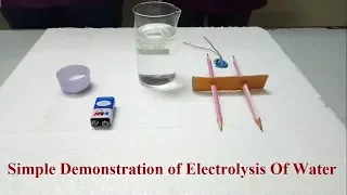 Simple demonstration of electrolysis of water (SEE UPDATED VERSION LINK IN DESCRIPTION)