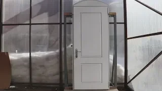 Дверь внутреннего открывания металл-панель с арочной фрамугой