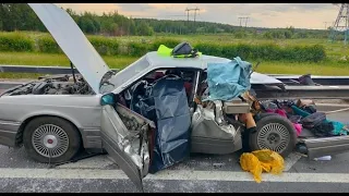 Оторвавшийся прицеп убил водителя и пассажирку: момент смертельного ДТП на МКАД