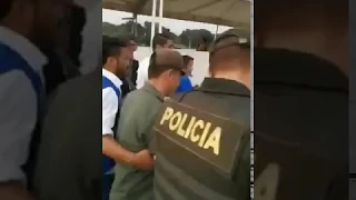 Momento en que cuatro miembros de la Guardia Nacional de Venezuela desertan