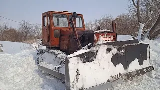 Сломали т4 и завалили забор