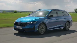 The new Škoda Octavia Sportline in Blue Driving Video