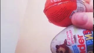 Распаковка яиц Kinder Surprise))