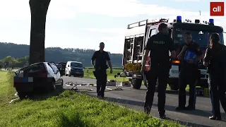 Auto kracht gegen Baum - Autofahrer (61) stirbt nach Unfall bei Baisweil