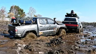 The new TOYOTA TACOMA is stuck, but the old BLAZER K5 knows no barriers! ...RC OFFroad 4x4