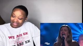 Kelly Clarkson Covers 'All the Man That I Need' By Whitney Houston | Kellyoke | REACTION 🤯