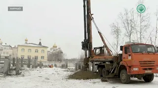 В Мирном забивают сваи под новый жилой дом