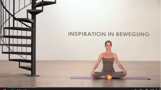art of motion Inspiration in Bewegung: Pilates Sequenz Meerjungfrau mit Massage-Ball