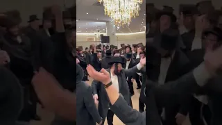 Shabbos Dance! #jews #hasidic #wedding #dancing
