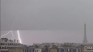 Foudre proche de la tour eiffel (28/05/2016)