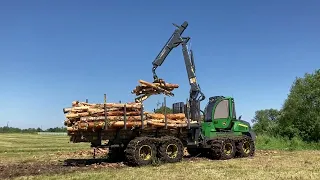 John Deere 1010G 2-pack unloading