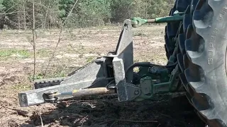 Корчувач дерев на трактор Джондір (викорчовування лісу)