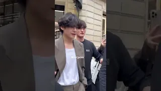 Taehyung in the streets of Paris🥺!#taehyung #taehyunginparis #kimtaehyung #bts#paris #taehyungparis