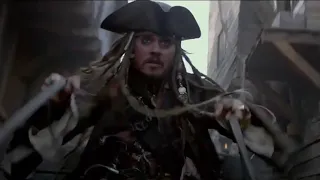 Jack sparrow askerlerden kaçıyor! Karayip korsanları 4 Gizemli Denizlerde