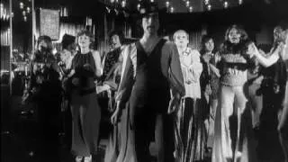 Szene aus "Der Kommissar": Les Humphries Singers mit "MamaLou" (1973)