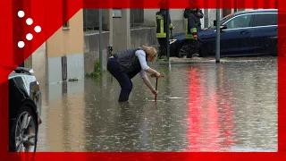 Allagamenti a Bergamo dopo il temporale: auto ferme nell'acqua