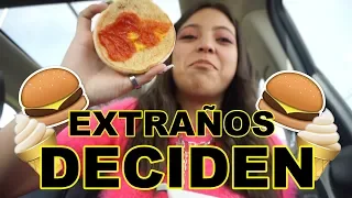 COMIENDO LO MISMO QUE LA PERSONA DE ENFRENTE 🍔🥤| IGNACIA ANTONIA 👑