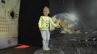 Видео для детей. Дэн в музее космонавтики Videos for children. Den in the museum space