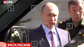 Путин оторвал ручку авто УАЗ Патриот во время экскурсии