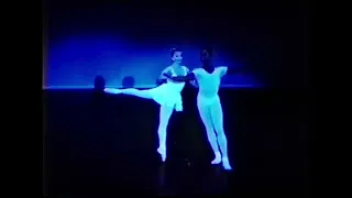 SQUARE DANCE (Pas de Deux) Vivaldi/Balanchine