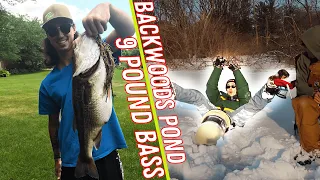 Ice Fishing a Illinois BACKWOODS Pond For A 9 POUND Bass (CAUGHT BEFORE)