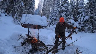 ТАЁЖНЫЙ КАПКАН.ТАЙГА, ЗАСЫПАЕТ СНЕГОМ.ПРОДОЛЖАЮ СТРОИТЬ ИЗБУ СВОИМИ РУКАМИ.ТЯЖЁЛЫЕ УСЛОВИЯ В ТАЙГЕ.